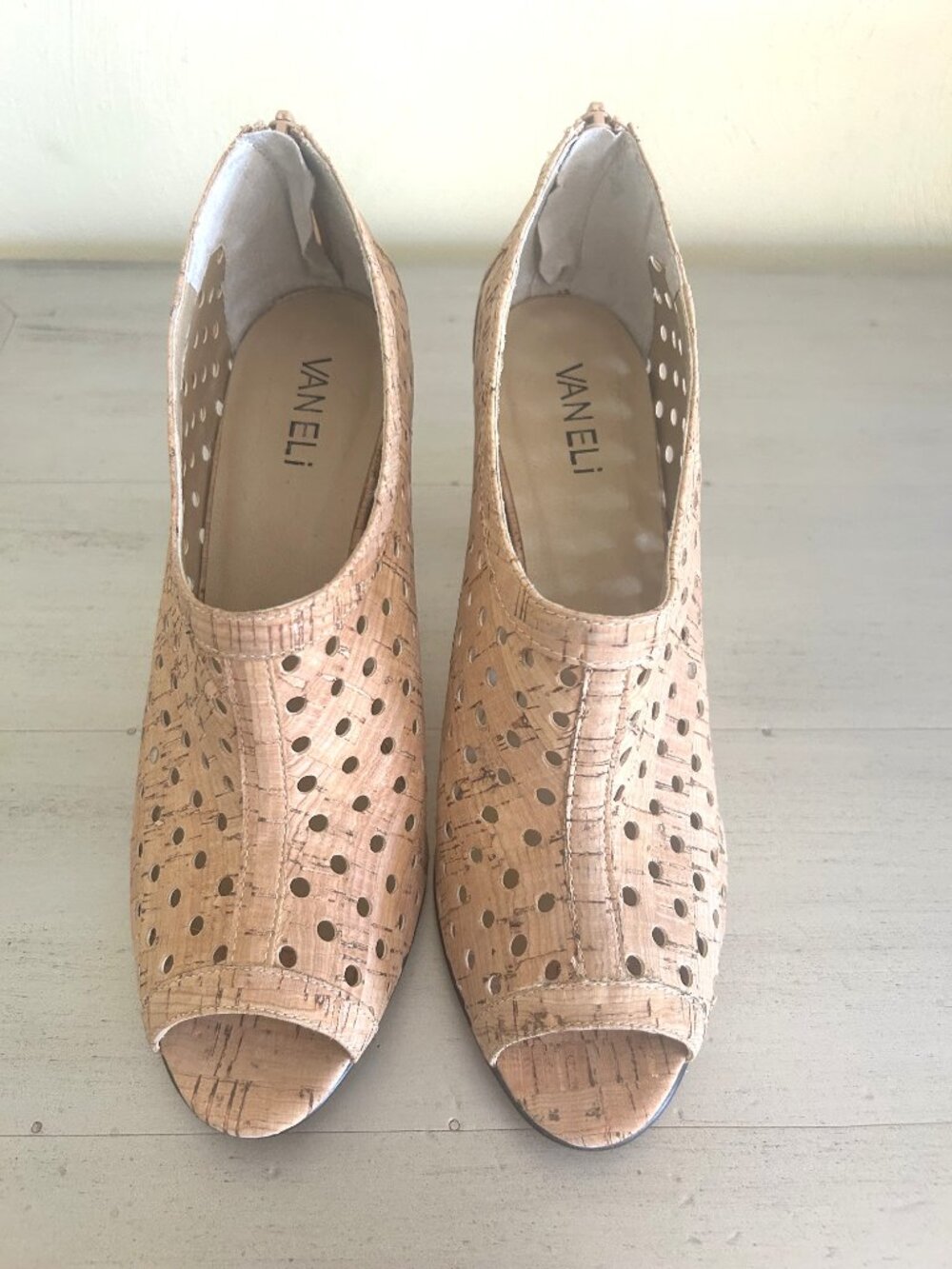 Vaneli Womens 8m Perforated Peep Toe Cork Heels Back Zip Closure Classic